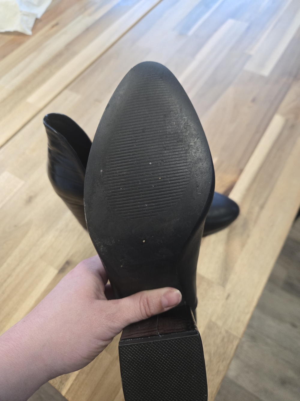 Steve Madden Rookie ankle boots with a croc-embossed heel and V-notch cutout - Picture 6 of 9